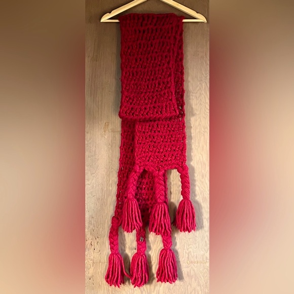 EMPORIO ARMANI red shawl. - Picture 1 of 5